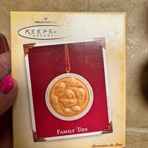 Hallmark Keepsake Family Ties Ornament in Gold and Red 2005